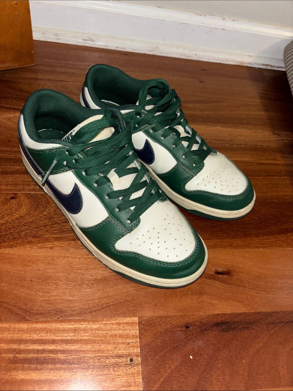 Men's Green and White Low-Top Sneakers with Navy Swoosh